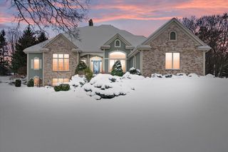 W261N2830 Woodburne COURT, Pewaukee, WI 53072