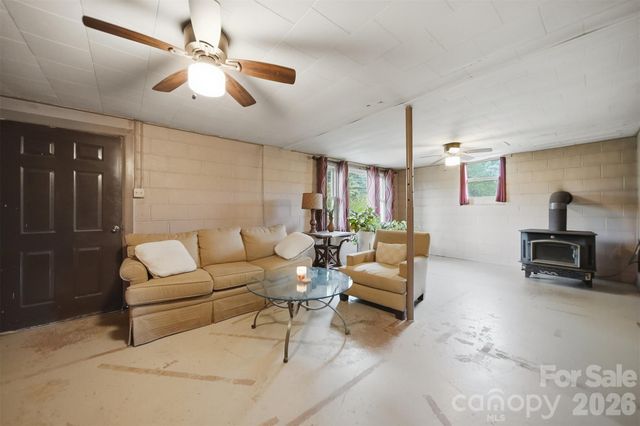 1329 33rd Street SE, Conover, NC 28613