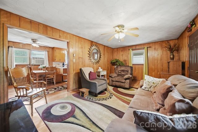 1329 33rd Street SE, Conover, NC 28613