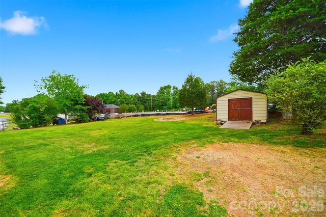 1329 33rd Street SE, Conover, NC 28613