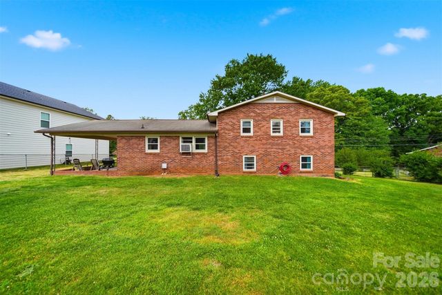 1329 33rd Street SE, Conover, NC 28613