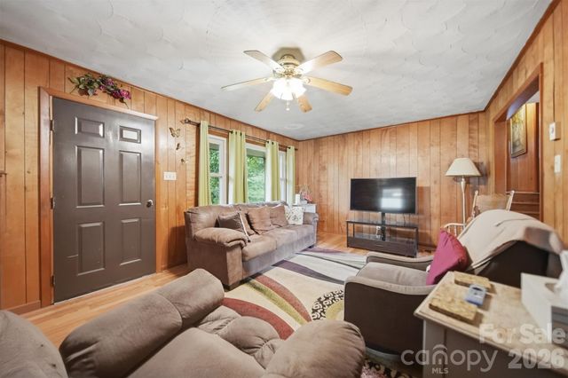 1329 33rd Street SE, Conover, NC 28613