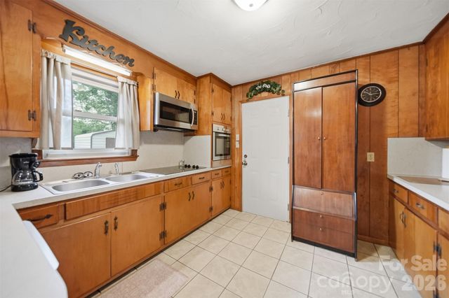1329 33rd Street SE, Conover, NC 28613