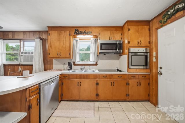 1329 33rd Street SE, Conover, NC 28613