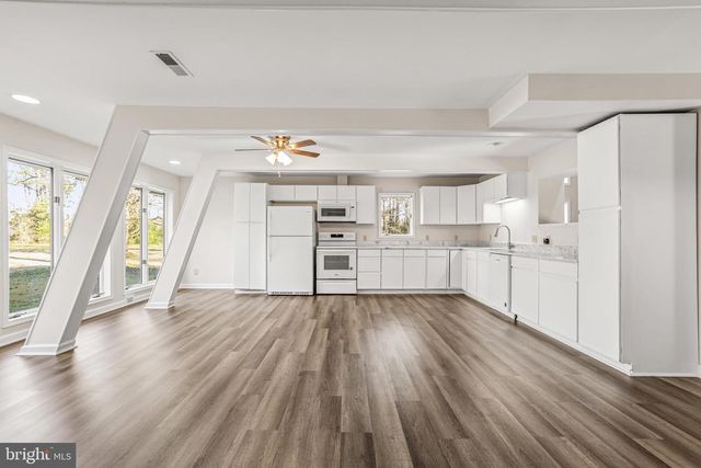 8550 WINDSOR DR, King George, VA 22485