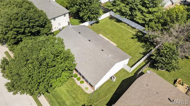 801 Green Haven Drive, Swansea, IL 62226