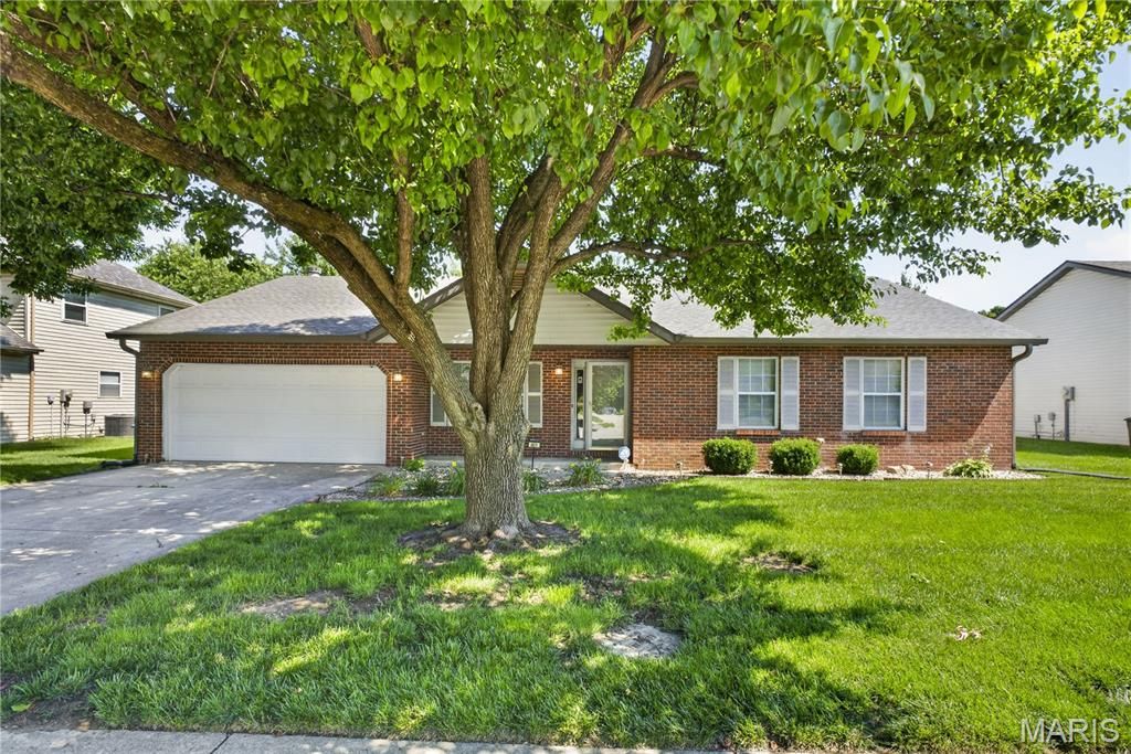 801 Green Haven Drive, Swansea, IL 62226
