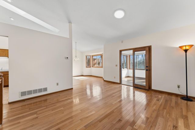 18262 Cascade Drive, Eden Prairie, MN 55347