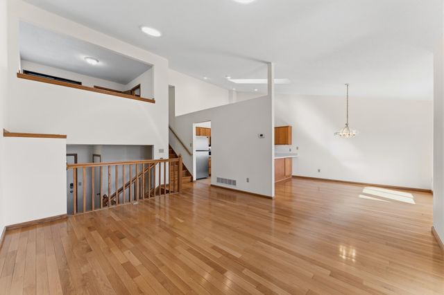 18262 Cascade Drive, Eden Prairie, MN 55347