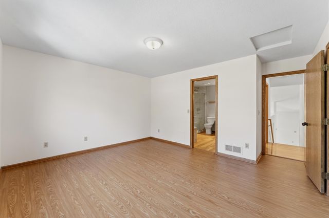 18262 Cascade Drive, Eden Prairie, MN 55347