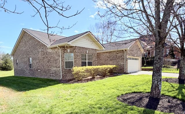 1001 Meadowview Dr, Spring Hill, TN 37174