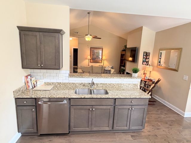 1001 Meadowview Dr, Spring Hill, TN 37174