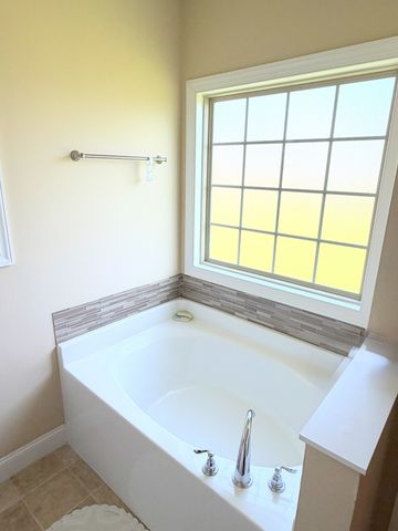 1001 Meadowview Dr, Spring Hill, TN 37174