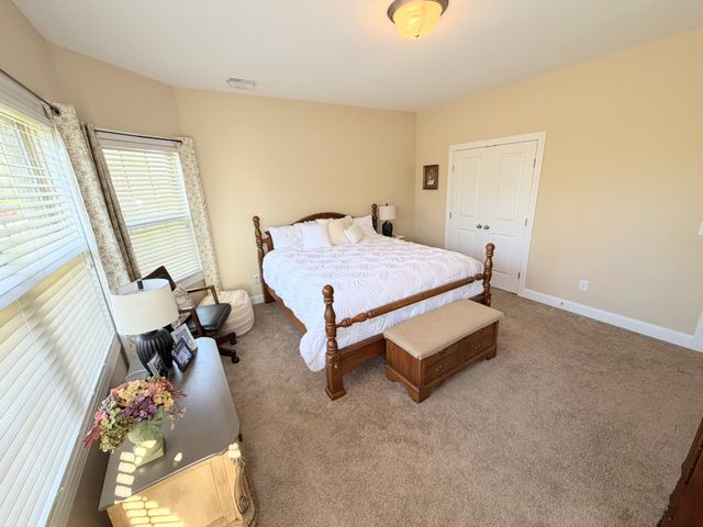 1001 Meadowview Dr, Spring Hill, TN 37174