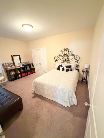 1001 Meadowview Dr, Spring Hill, TN 37174