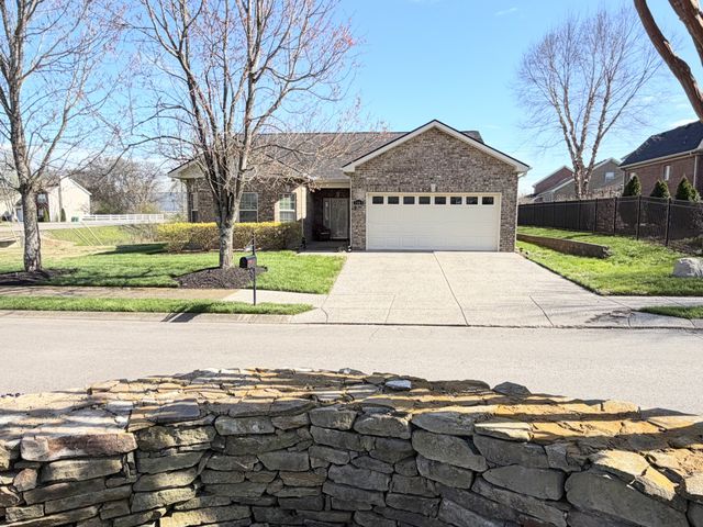 1001 Meadowview Dr, Spring Hill, TN 37174