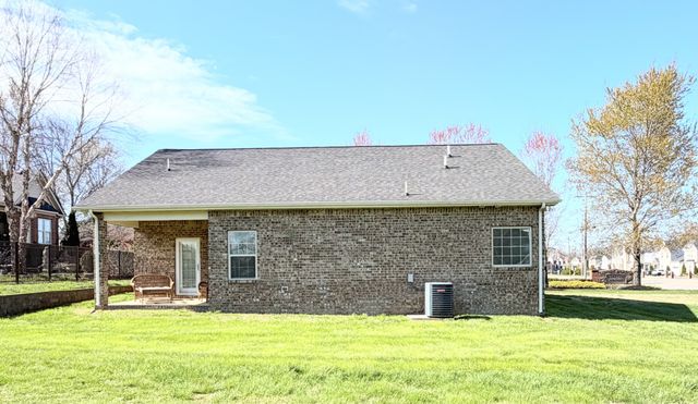 1001 Meadowview Dr, Spring Hill, TN 37174