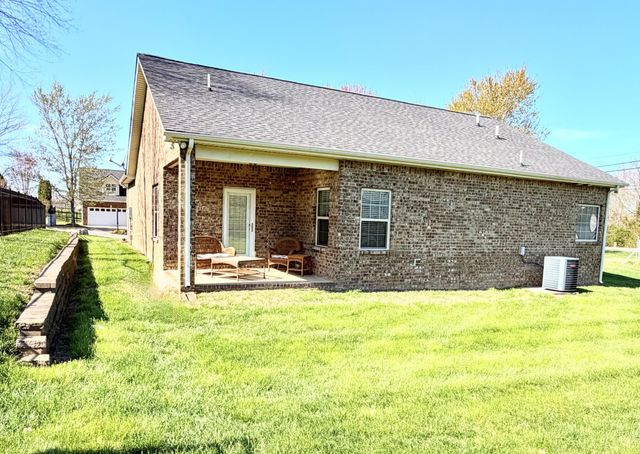 1001 Meadowview Dr, Spring Hill, TN 37174