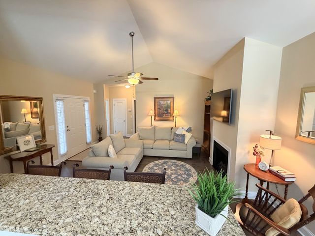 1001 Meadowview Dr, Spring Hill, TN 37174