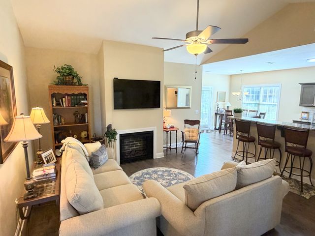 1001 Meadowview Dr, Spring Hill, TN 37174