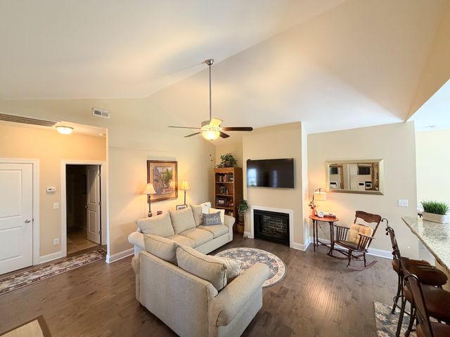 1001 Meadowview Dr, Spring Hill, TN 37174