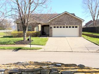 1001 Meadowview Dr, Spring Hill, TN 37174