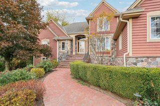 1382 Cedarton PARKWAY, Grafton, WI 53024