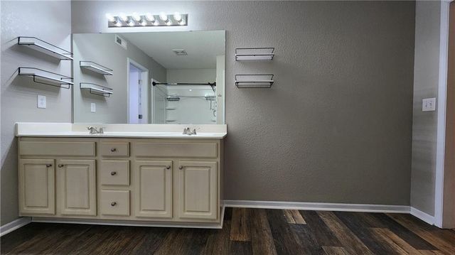 12277 Fox Creek Drive, Platte City, MO 64079