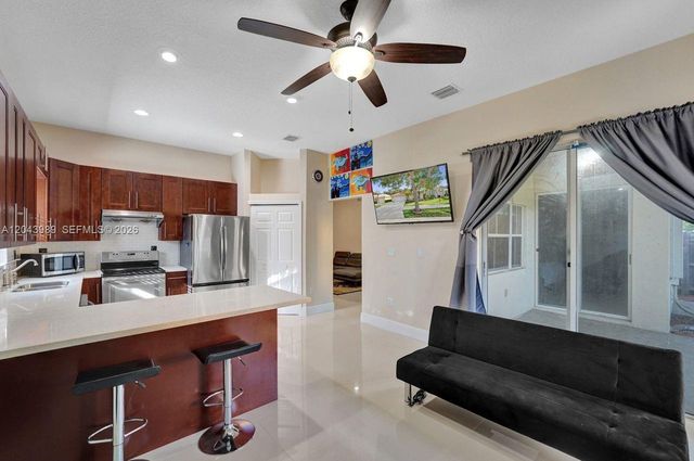 14003 N Cypress Cove Circle, Davie, FL 33325