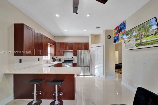 14003 N Cypress Cove Circle, Davie, FL 33325
