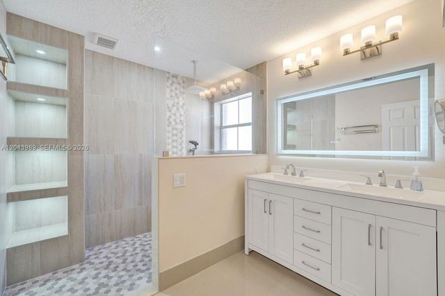 14003 N Cypress Cove Circle, Davie, FL 33325