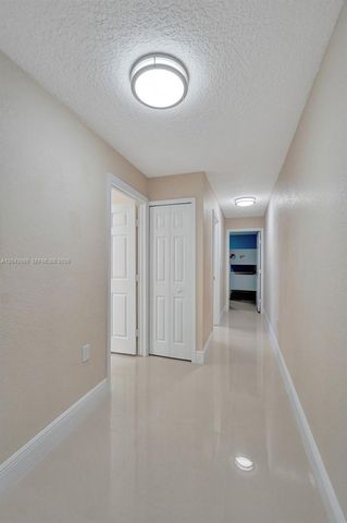 14003 N Cypress Cove Circle, Davie, FL 33325