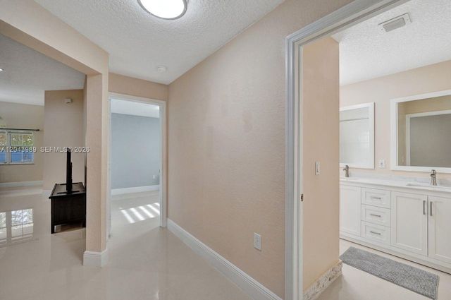 14003 N Cypress Cove Circle, Davie, FL 33325