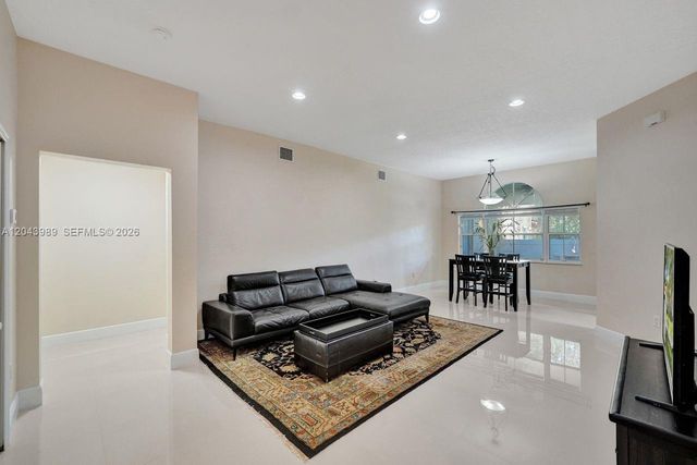 14003 N Cypress Cove Circle, Davie, FL 33325