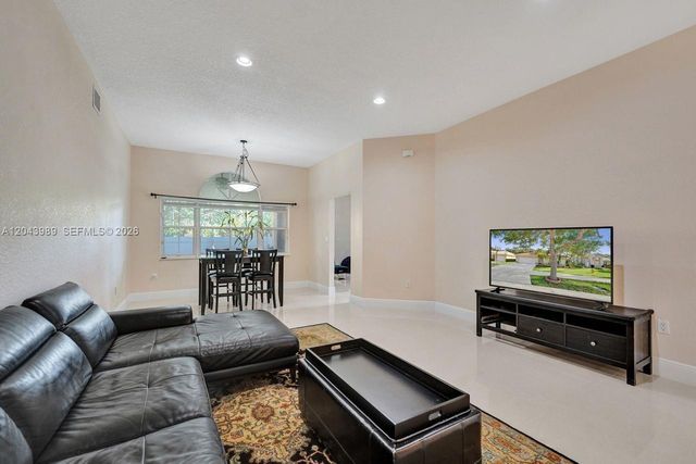 14003 N Cypress Cove Circle, Davie, FL 33325