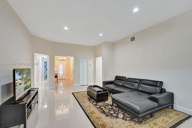 14003 N Cypress Cove Circle, Davie, FL 33325