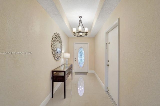 14003 N Cypress Cove Circle, Davie, FL 33325