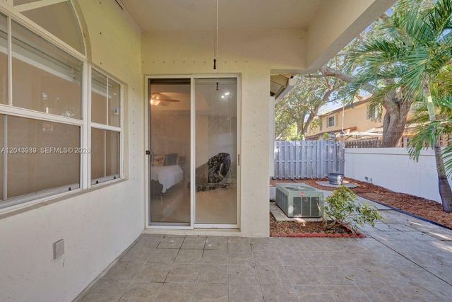 14003 N Cypress Cove Circle, Davie, FL 33325