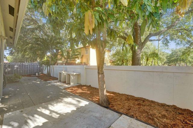 14003 N Cypress Cove Circle, Davie, FL 33325