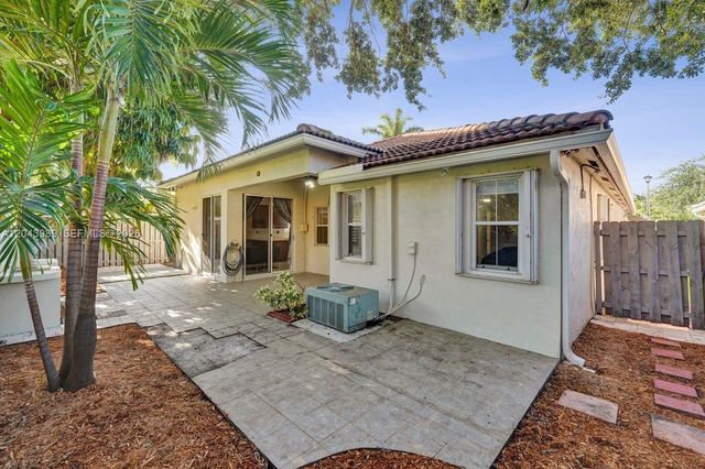 14003 N Cypress Cove Circle, Davie, FL 33325