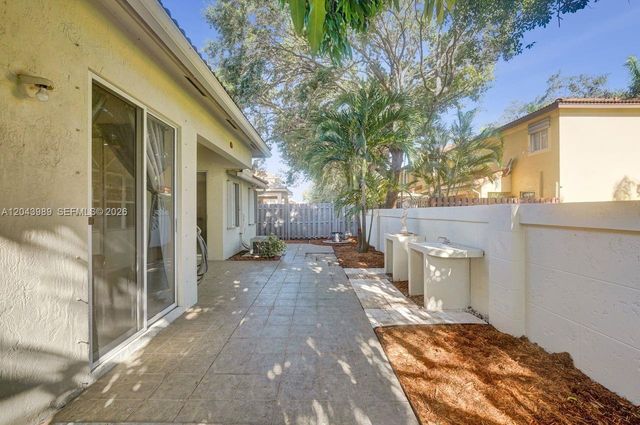 14003 N Cypress Cove Circle, Davie, FL 33325
