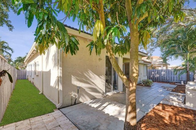 14003 N Cypress Cove Circle, Davie, FL 33325