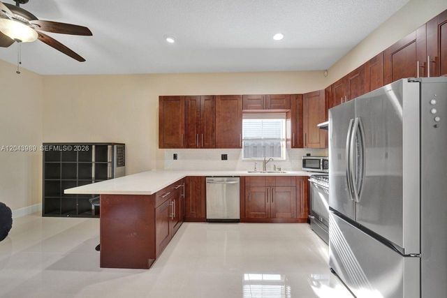 14003 N Cypress Cove Circle, Davie, FL 33325