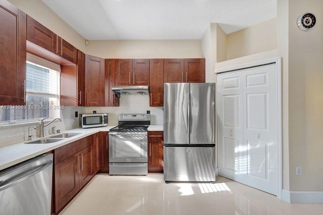 14003 N Cypress Cove Circle, Davie, FL 33325
