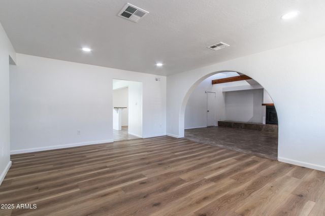 1550 W WILLOW Avenue, Phoenix, AZ 85029