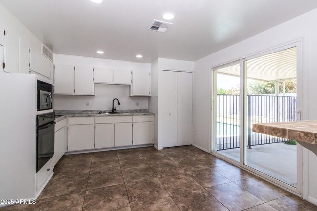 1550 W WILLOW Avenue, Phoenix, AZ 85029