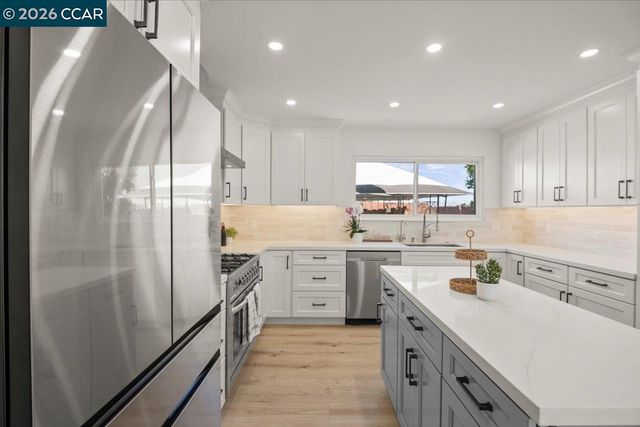 118 Cottonwood Ct, Hercules, CA 94547