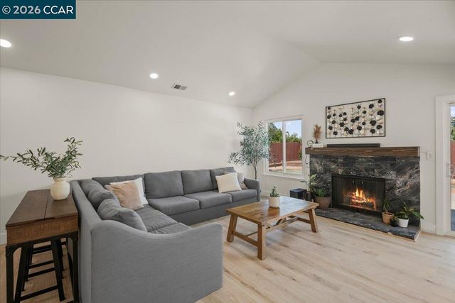118 Cottonwood Ct, Hercules, CA 94547