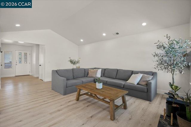 118 Cottonwood Ct, Hercules, CA 94547