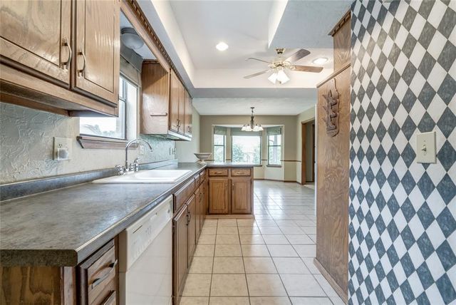 2817 Greenfield Drive, Edmond, OK 73012